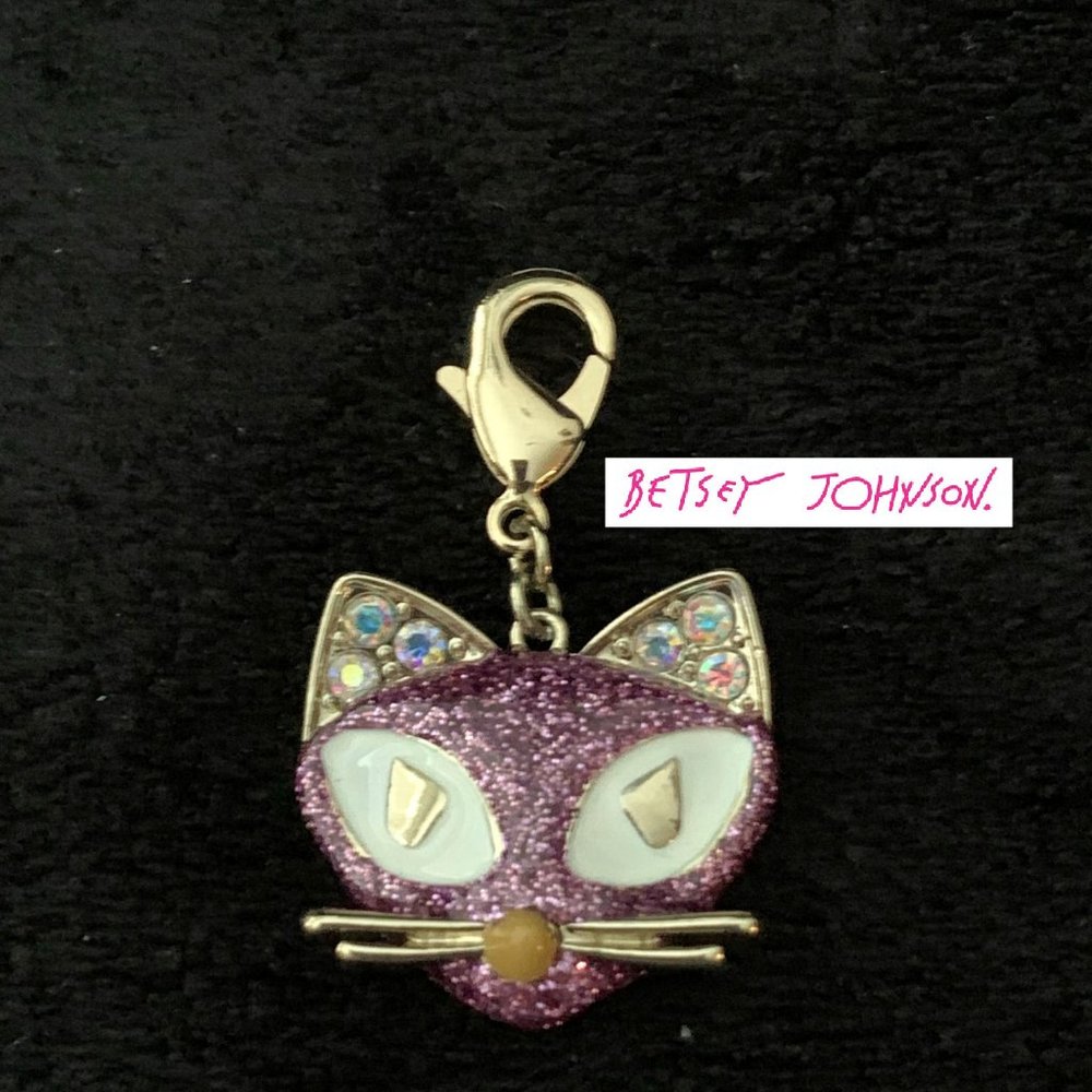 NWOT  --  Betsey Johnson Large Cat Charm